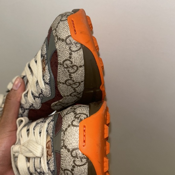 Hello, I am selling these gorgeous multi- colored Gucci sneakers in a size 38. - Picture 7 of 8